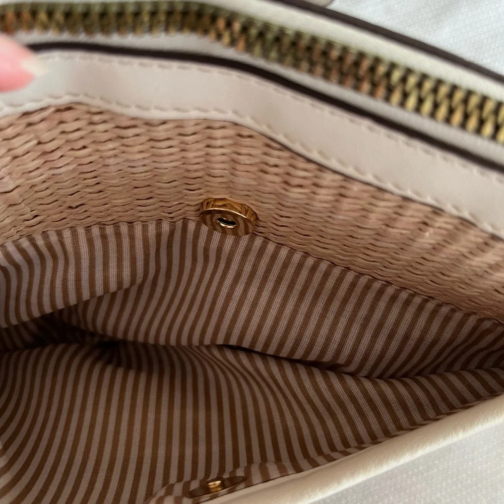 Nanette Lepore faux straw crossbody bag. - Picture 5 of 8